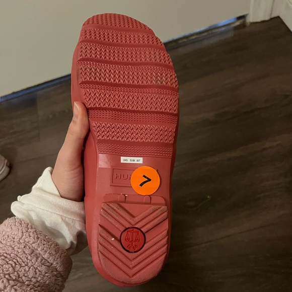 Bright pink hunter boots size 7 - Picture 2 of 7